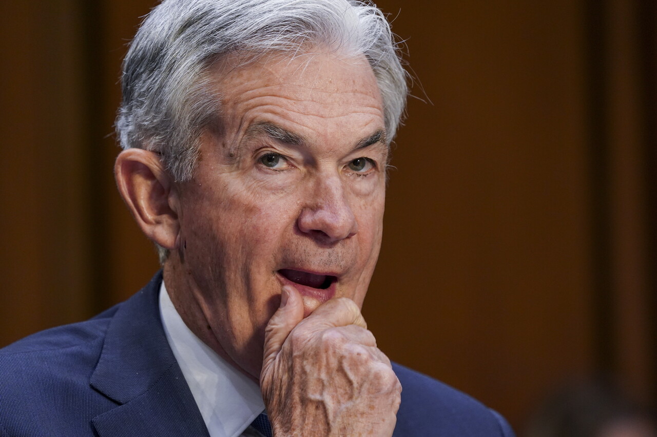 연말까지 동결할 것이라는 전망과 파월 의장(사진) 발언이 비둘기파적이었다고 보는 IB(MS, BNP)도 있다. 실제 파월 의장은 정책 결정 직후 다소 모호한 표현을 사용했다. /EPA=연합뉴스