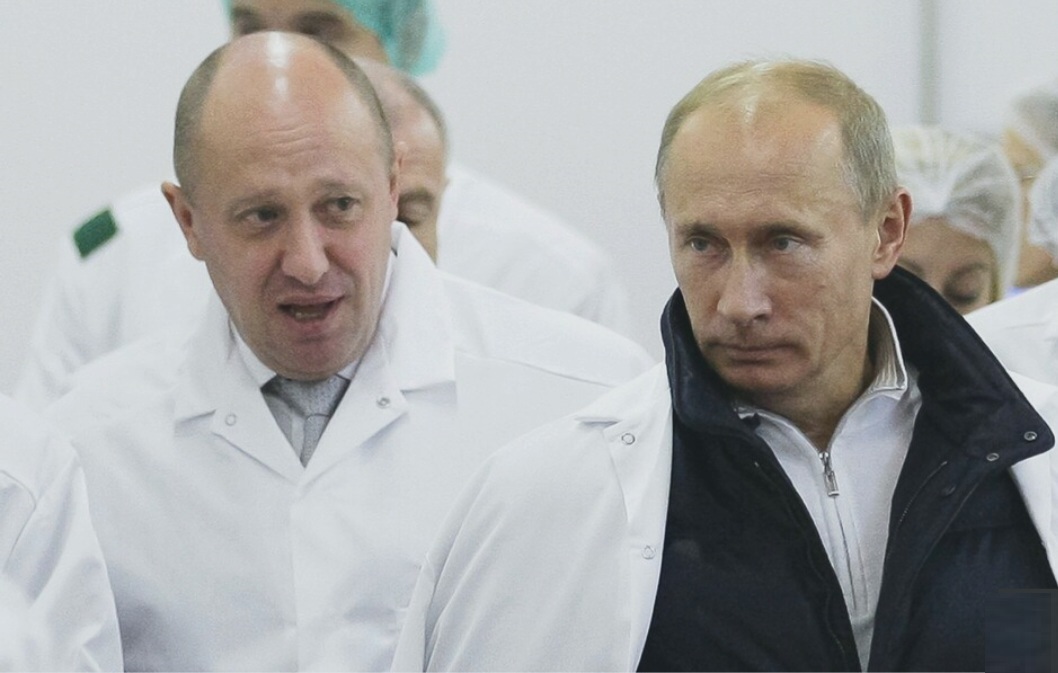 푸틴의 요리사로 불리는 에브게니 프리고진 바그너 그룹 수장(왼쪽)과 블라디미르 푸틴 러시아 대통령. /AP=연합뉴스