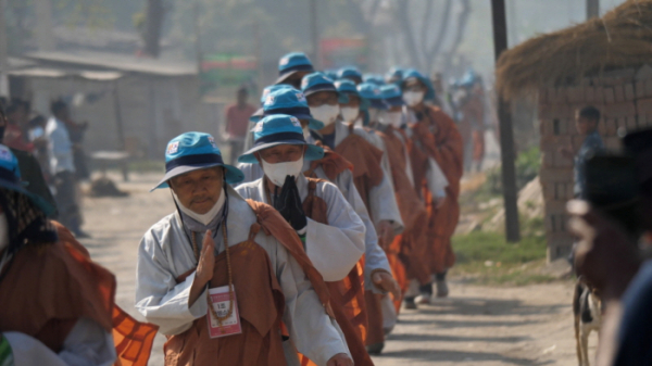 KBS 특집 다큐 ‘부처님과 함께 걷다’는 부처님의 가르침의 길을 따라 걸은 스님들의 43일간의 이야기를 담고 있다. /KBS 화면 캡처