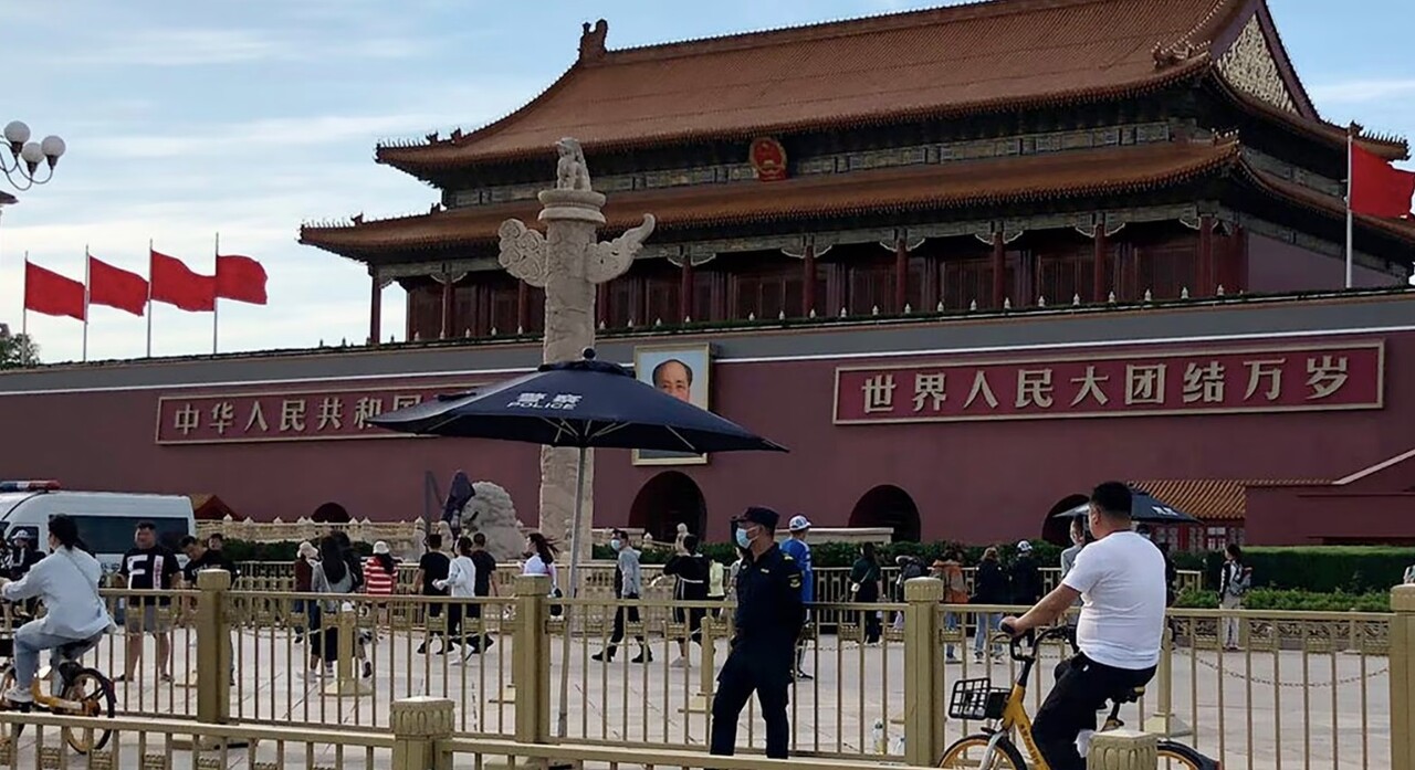 중국 정부가 여행객을 자의적으로 간첩죄로 체포할 수 있는 반간첩법이 이달 1일부터 시행에 들어갔다. 중국 베이징 톈안먼 광장 전경. /AP=연합뉴스