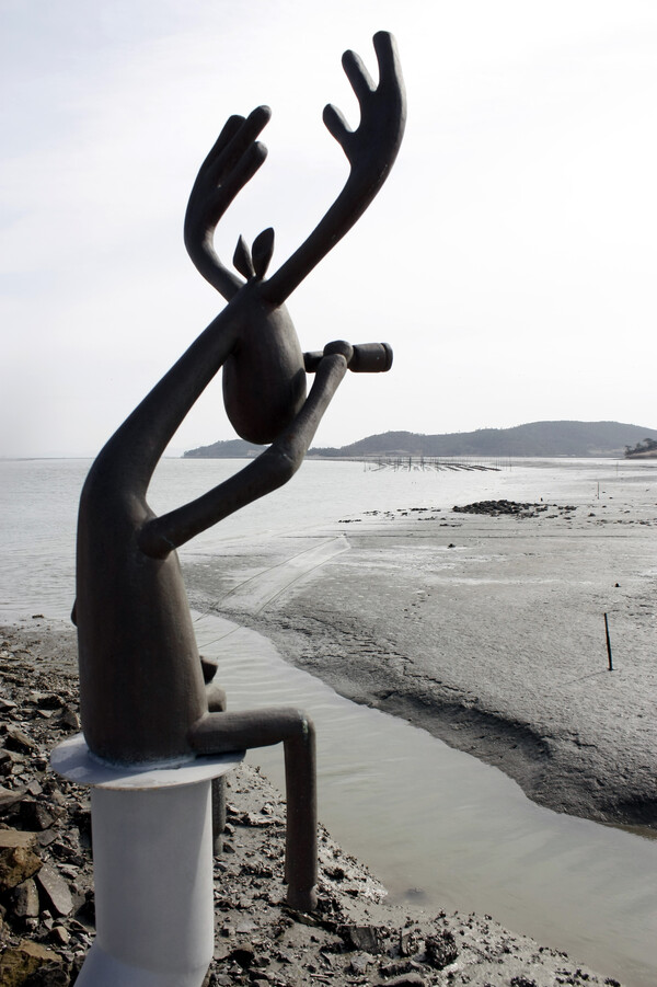 신안군 안좌도 선착장의 조형물 [사진:김성주]