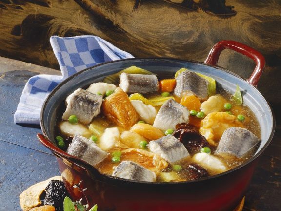 독일의 장어로 만든 보양식 알주페(Aal Suppe) /https://eatsmarter.com/recipes/hamburg-eel-soup