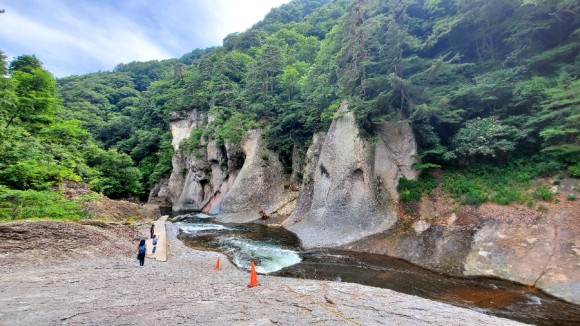첫인상부터 강렬했던 바위들 /사진=양은심