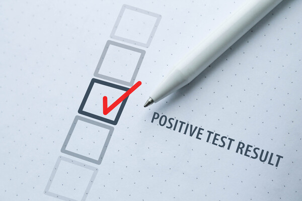 일상회복이 되었다고 긴장을 풀었더니 코로나19 양성 판정을 받게 됐다. 첫 코로나 확진이다. /게티이미지뱅크