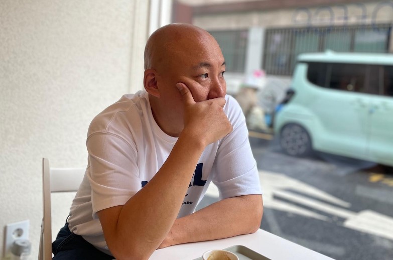 '신과 함께' 웹툰 작가 주호민 씨가 아들의 특수교사를 아동학대 혐의로 신고했다. 그 과정에서 교원의 음성을 무단 녹음한 게 알려지면서 교육계의 비판이 거세지고 있다. /주호민 작가 인스타그램 갈무리