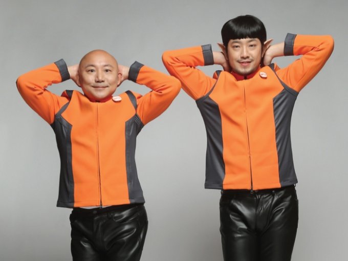 지난달 3월 고피자는 주호민(왼쪽)·이말년(오른쪽) 작가를 광고모델로 했으나 특수교사 신고 논란이 일자 공식 홈페이지와 인스타그램 등에서 주호민 작가의 사진을 내렸다. /고피자