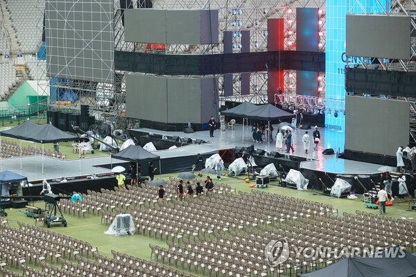 11일 오전 서울 마포구 서울월드컵경기장에서 '2023 새만금 세계스카우트 잼버리 K팝 슈퍼 라이브' 공연 리허설이 진행되고 있다. /연합뉴스