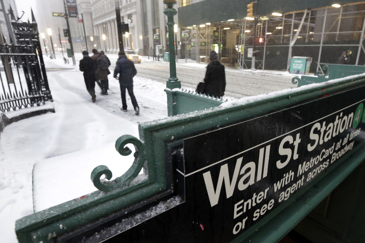 이번 무디스의 신용등급 강등 보고서는 4대 은행을 제외한 거의 모든 은행들이 수지 악화로 인한 위기에 노출되어 있음을 보여준다. 문제는 은행 위기가 단순한 특정 산업의 리스크로 끝나지 않는다는 사실이다. /AP=연합뉴스