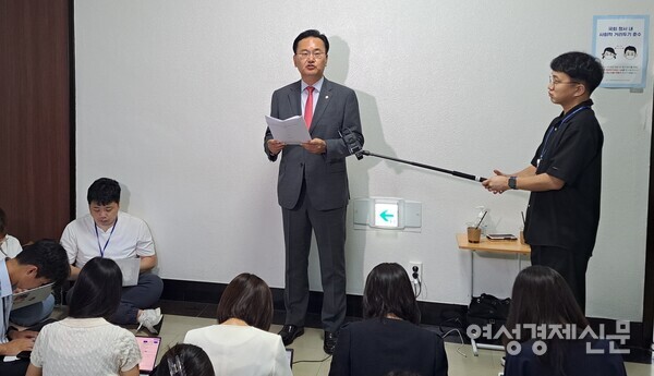 국회 정보위원회 여당 간사인 유상범 국민의힘 의원이 17일 국회 본청에서 브리핑하고 있다. /이상무 기자