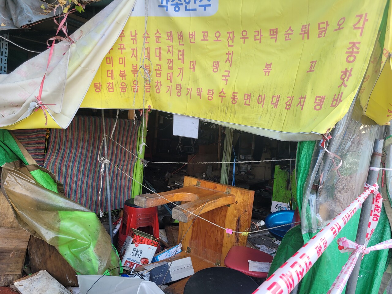 철거되기 하루 전 강변역 근처 한 포장마차의 모습 /이지은