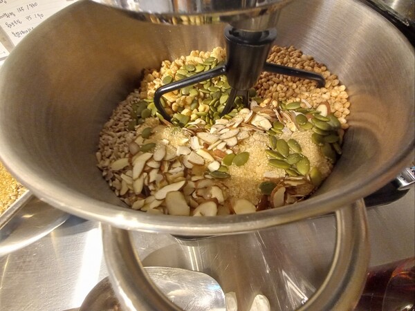 요즘 디저트는 온갖 재료로 다양하게 변신 중이다. /사진=오밀조밀과자점