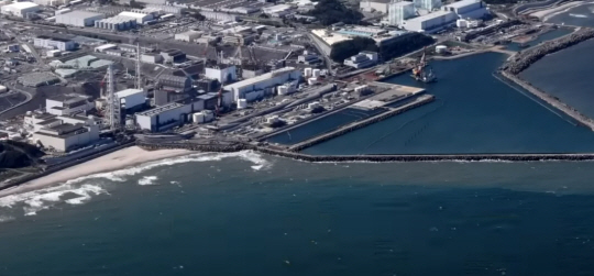 후쿠시마 제1 원자력발전소에서 방사능 오염수가 방류된 직후 바다 색깔이 바뀌었다는 모습. /JTBC 유튜브 캡처