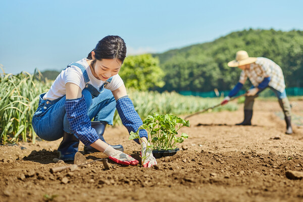 귀농귀촌 정책도 지난 10년간 크게 달라지지 않고 있다. 귀농인에 대한 영농자금 대출 제도 외에는 달리 내세울 만한 유인책이 없는 것이 현실이다. /게티이미지뱅크