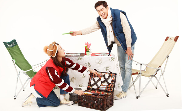 여러 가족이 캠핑을 가기로 했는데 캠핑장에 도착해 보니 남편에게 챙기라고 신신당부한 냄비를 넣은 가방을 안 가지고 온 것이었다. 이 상황을 어떻게 해결해야 할지 머리가 지끈거렸다. /게티이미지뱅크