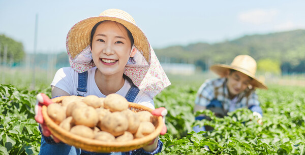 농민들이나 지역 주민들은 서비스에 대해서 다소 무감각한 것이 사실이다. 서비스는 도시에서만 하는 것이 아니라 시골에서도 해야 하는 것이다. /게티이미지뱅크