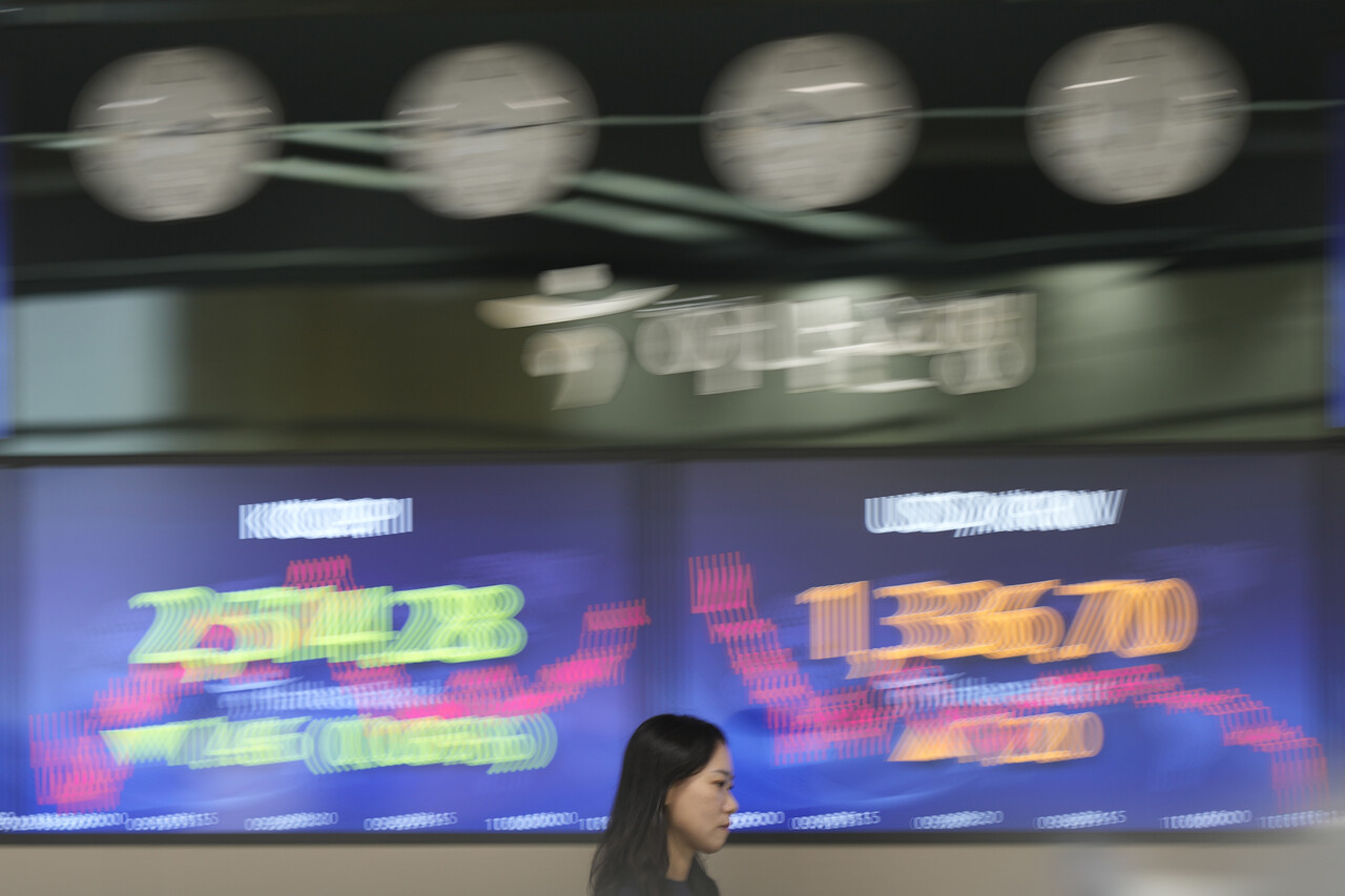 세계 경제가 2분기를 정점으로 ‘피크아웃’(하락 전환)할 것이라는 분석이 나왔다. 상반기 한국 경제는 상승하지 못하고 고꾸라지기만 했는데, 대외적으로 더 악화할 가능성이 크다는 말이다. /연합뉴스