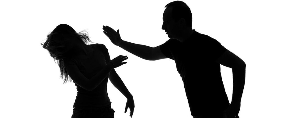 데이트폭력을 행하는 사람은 칭찬과 지적의 불균형 속에서 삶을 산 것으로 추정된다. /게티이미지뱅크