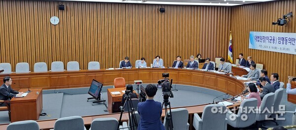 19일 국회에서 열린 이균용 대법원장 후보자 인사청문회에서 이수진 더불어민주당 의원이 질의하고 있다. /이상무 기자