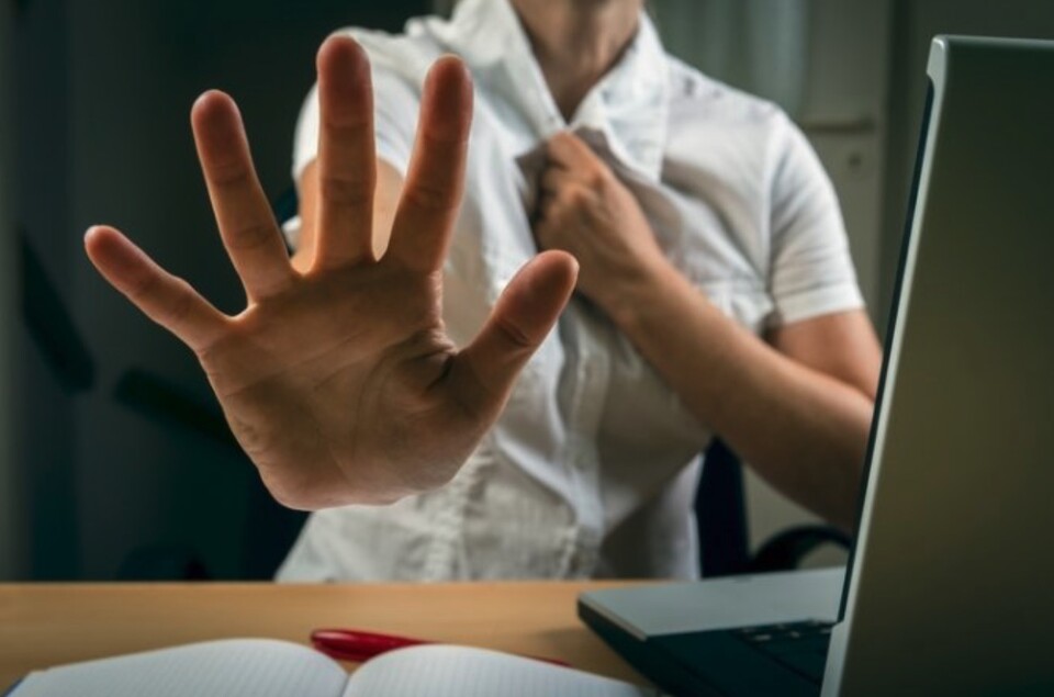 챗GPT를 활용, AI가 '폭행 금지'를 주제로 만든 이미지 /챗GPT