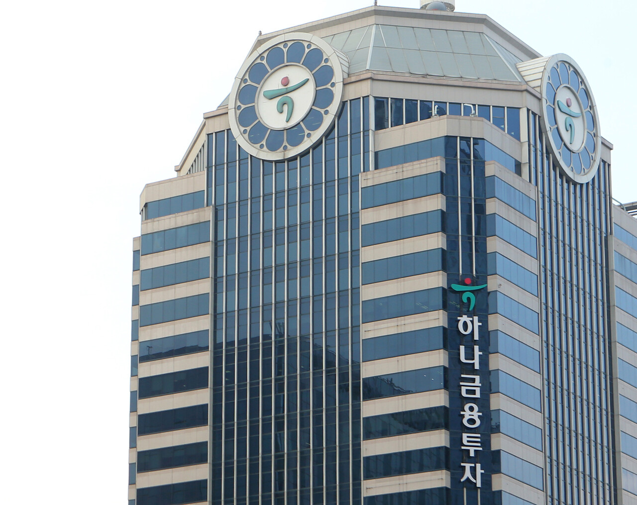 고금리로 순익이 급감했던 작년 하나증권(전 하나금융투자)과 DB금융투자에서 임직원 배임 사건이 발생했다. 수십억대 배임에도 피해액 회수는 0원에 수렴한다는 점도 제기된다. /연합뉴스