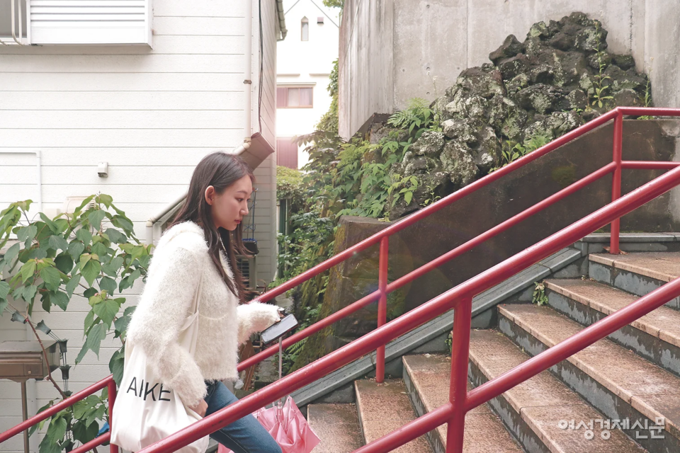 실습기자가 영화 속 장면과 같은 구도로 사진을 찍어 보았다. /김도연