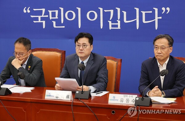  더불어민주당 홍익표 원내대표가 3일 오후 국회에서 추석 민심 기자간담회를 하고 있다. /연합뉴스