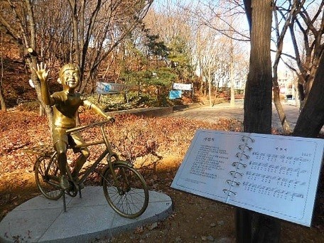 고흥 목일신의 거리에 있는 작품상 /인터넷 화면 캡처