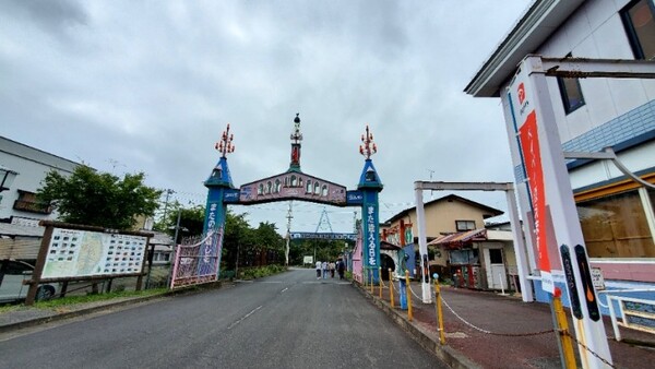 주차장에서 '겐비케이 계곡'으로 향하는 길. 코로나 때문에 사람들의 발길이 끊어저 적적한 분위기였다. /사진=양은심