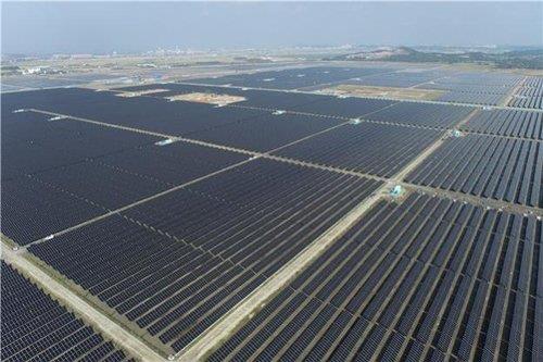 새만금 육상 태양광 발전 시설 /연합뉴스
