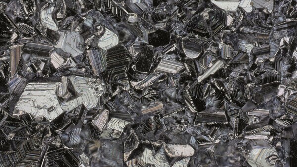 크리스탈린 오스뮴을 확대한 모습 /오스뮴 인스티튜트 인스타그램