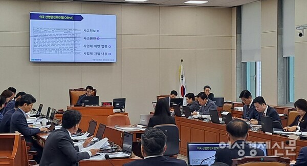 23일 국회 본청에서 환경노동위원회 국정감사가 열리고 있다. /이상무 기자