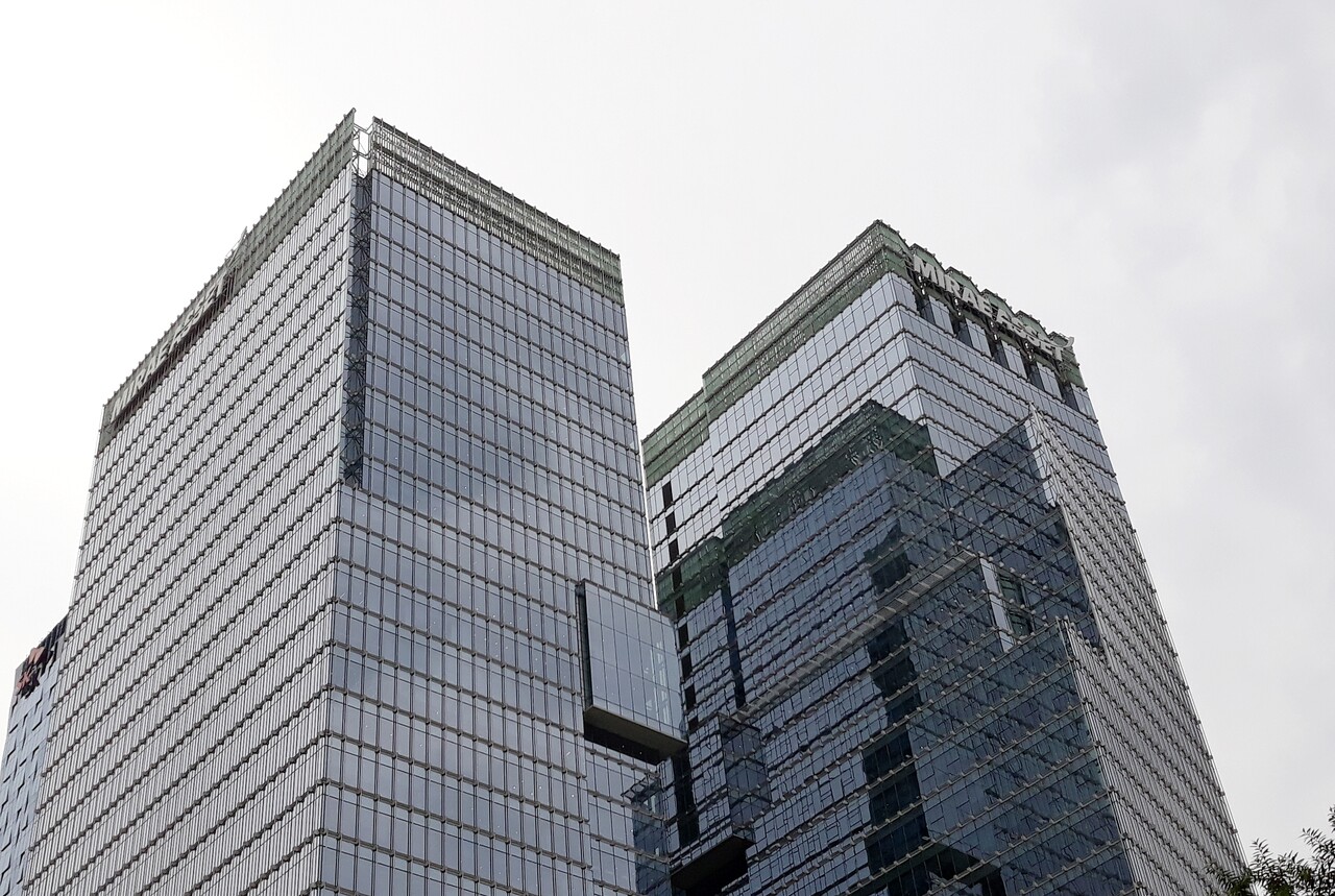 미래에셋그룹이 26년 전 회사 문을 연 이후 전문경영체제 출발을 위한 세대교체를 단행한다. /연합뉴스