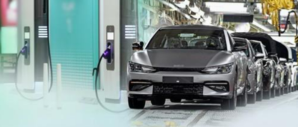 전기 자동차가 화재 위험성으로 재난 위험 요소로 꼽혔다. /연합뉴스