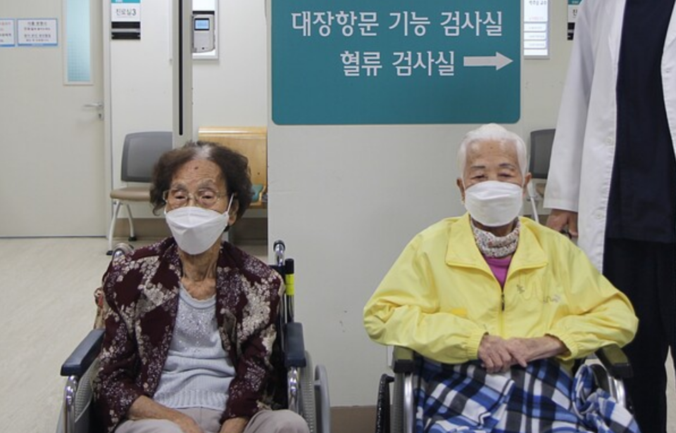 최근 대전 을지대병원에서 고령 환자 2명이 대장암 수술을 성공적으로 마치고 일상생활에 복귀했다. /대전 을지대학교병원