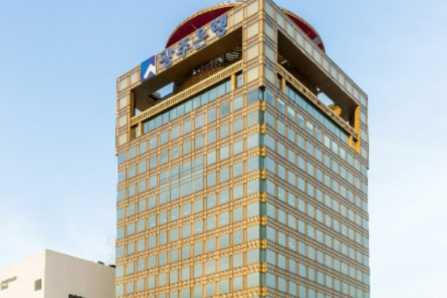 장기 수익률로 놓고 보면 수익률 1위였던 광주은행의 3년, 5년, 7년, 10년 수익률은 0.95%, 0.25%, 1.02%, 1.21%로 간신히 1%를 넘나들었다. /광주은행