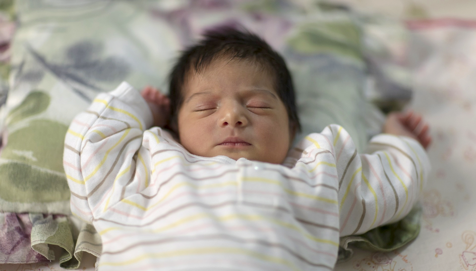 갓난아이는 양팔을 올리고 잠을 잔다. 아무 생각 없이 천진난만하기 때문이다. /픽사베이