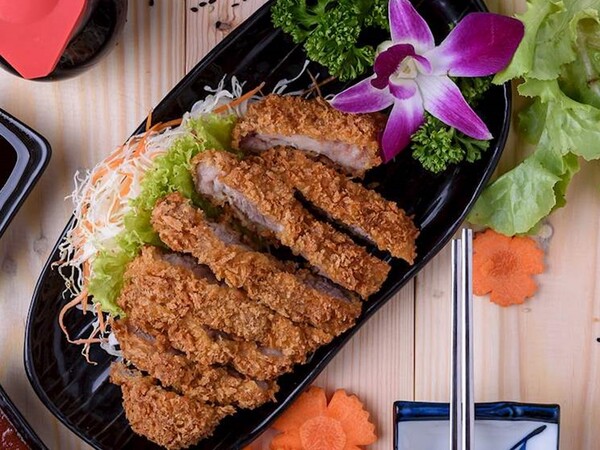 시험과 싸워 이기라는 일본의 돈가스 / (https://www.tasteatlas.com/tonkatsu)