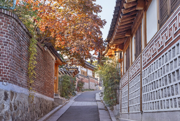  요즘도 부잣집 담은  높다. /게티이미지뱅크