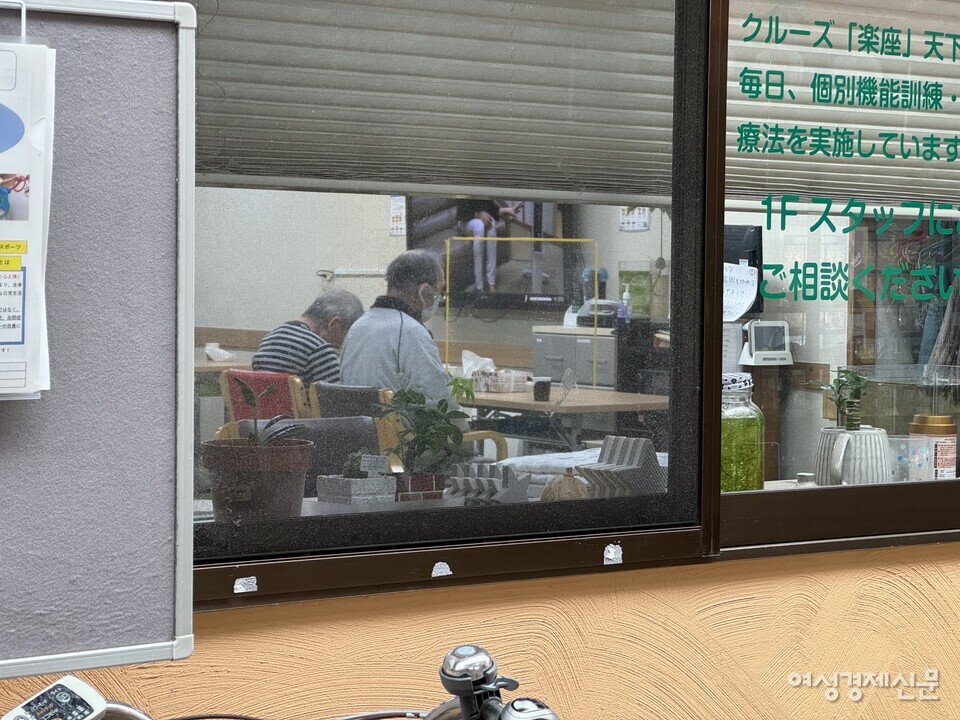 오사카부에서 고령자가 가장 많은 이즈미사노시에 위치한 고령자 쉼터. /김현우 기자