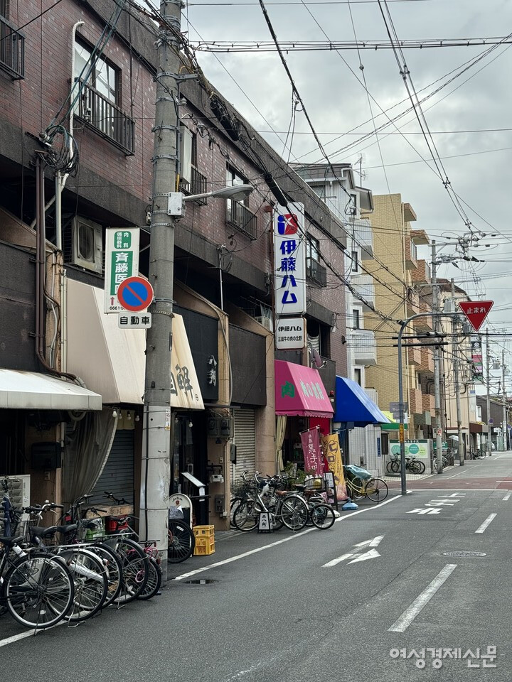 19일 오후 2시경. 한적해 보이는 이즈미사노시 한 골목 /김현우 기자