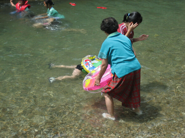 시어머니 왼손에 끼워진 루비 반지와 쌍가락지 /김민정