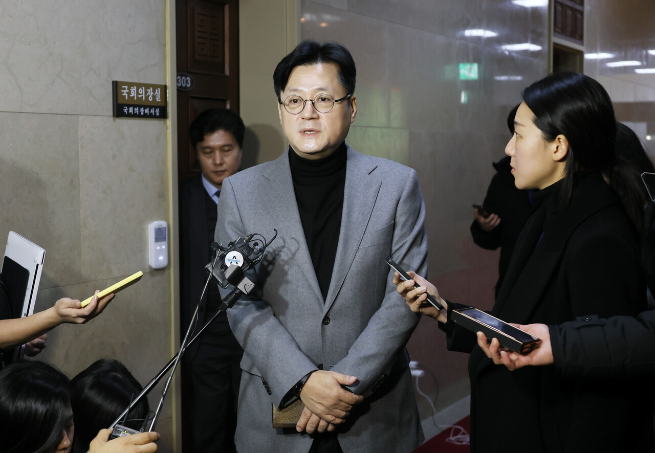 홍익표 더불어민주당 원내대표가 지난 11월 30일 국회의장실에서 양당 원내대표 회동을 마치고 나오고 있다. /연합뉴스