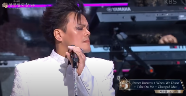 박진영은 청룡영화상에서 그 누구보다 멋진 축하 무대를 선보였다. /사진=유튜브 kbs entertain ‘청룡영화상’ 캡처