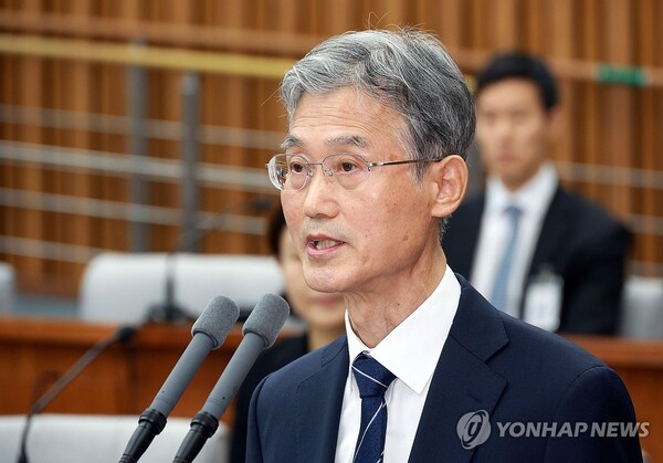 조희대 대법원장 후보자가 5일 국회에서 열린 인사청문회에서 발언하고 있다. /연합뉴스