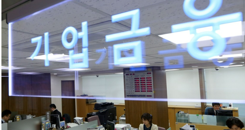 올해 3분기 국내 기업과 자영업자들이 은행에서 빌린 대출금 잔액이 1875조 규모로 역대 최대를 기록했다. /연합뉴스