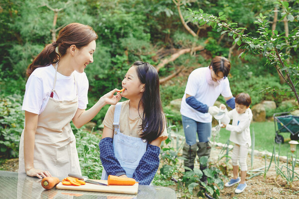 치유 농업은 장기간 농촌에서 머물면서 힐링을 하기 때문에 관계 인구 유치에 안성맞춤이다. 치유 농업은 치유 관광의 한 부분이다. /게티이미지뱅크