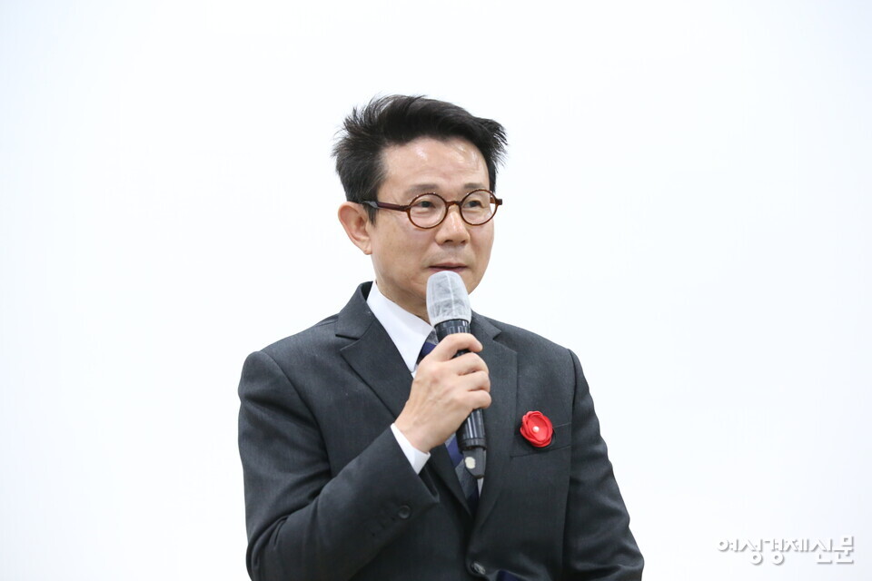 13일 여성경제신문이 서울 종로구 서울글로벌센터 9층 국제회의장에서 진행한 '주얼리 페스타(K-주얼리 Now & Beyond)'에 참석한 박경배 씨. /장세곤 기자