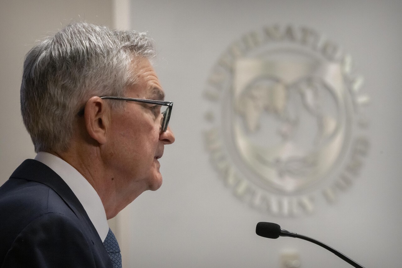 제롬 파월 연준 의장(사진)이 FOMC 회의 후 가진 기자회견에서 쏟아낸 경제와 물가에 대한 각종 발언은 FOMC 성명문의 피벗 기류를 여러 각도에서 보충하고 있다고 볼 수 있다. /AP=연합뉴스