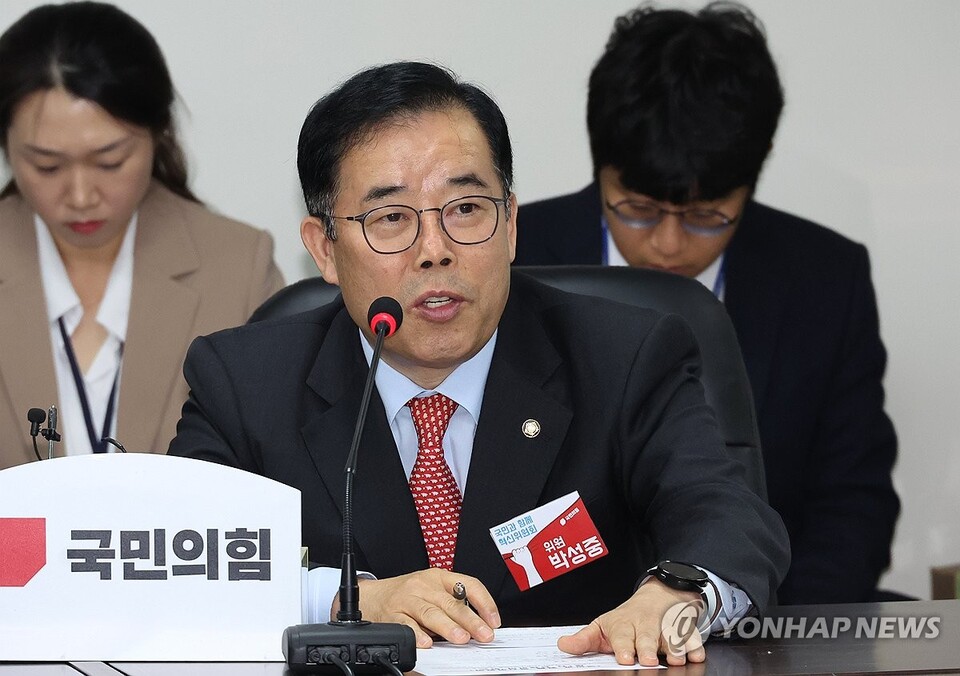 서울 여의도 국민의힘 중앙당사에서 열린 혁신위원회 첫 회의에서 박성중 위원(국민의힘 서초을 의원)이 인사말을 하고 있다. /연합뉴스