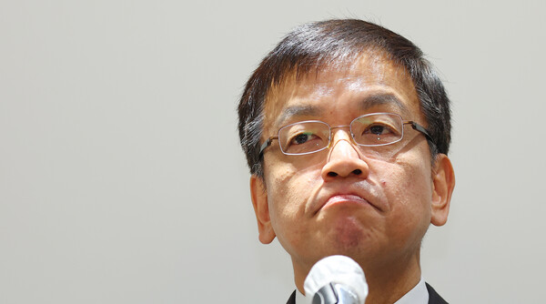 최상목 부총리 겸 기획재정부 장관 후보자(사진)는 더불어민주당 양경숙 의원실에 제출한 국회 기획재정위원회 인사청문회 답변서에서 은행권 횡재세 부과는 특정 업종에 대한 차별적인 추가 과세라며 반대 입장을 드러냈다. /연합뉴스